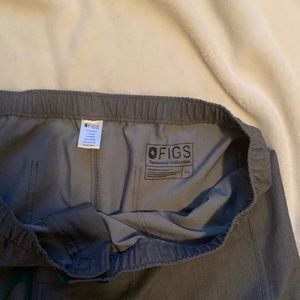 Mens figs scrubs graphite set